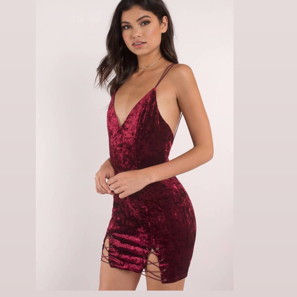 Tobi NWT in a bind maroon believer lace up mini dress